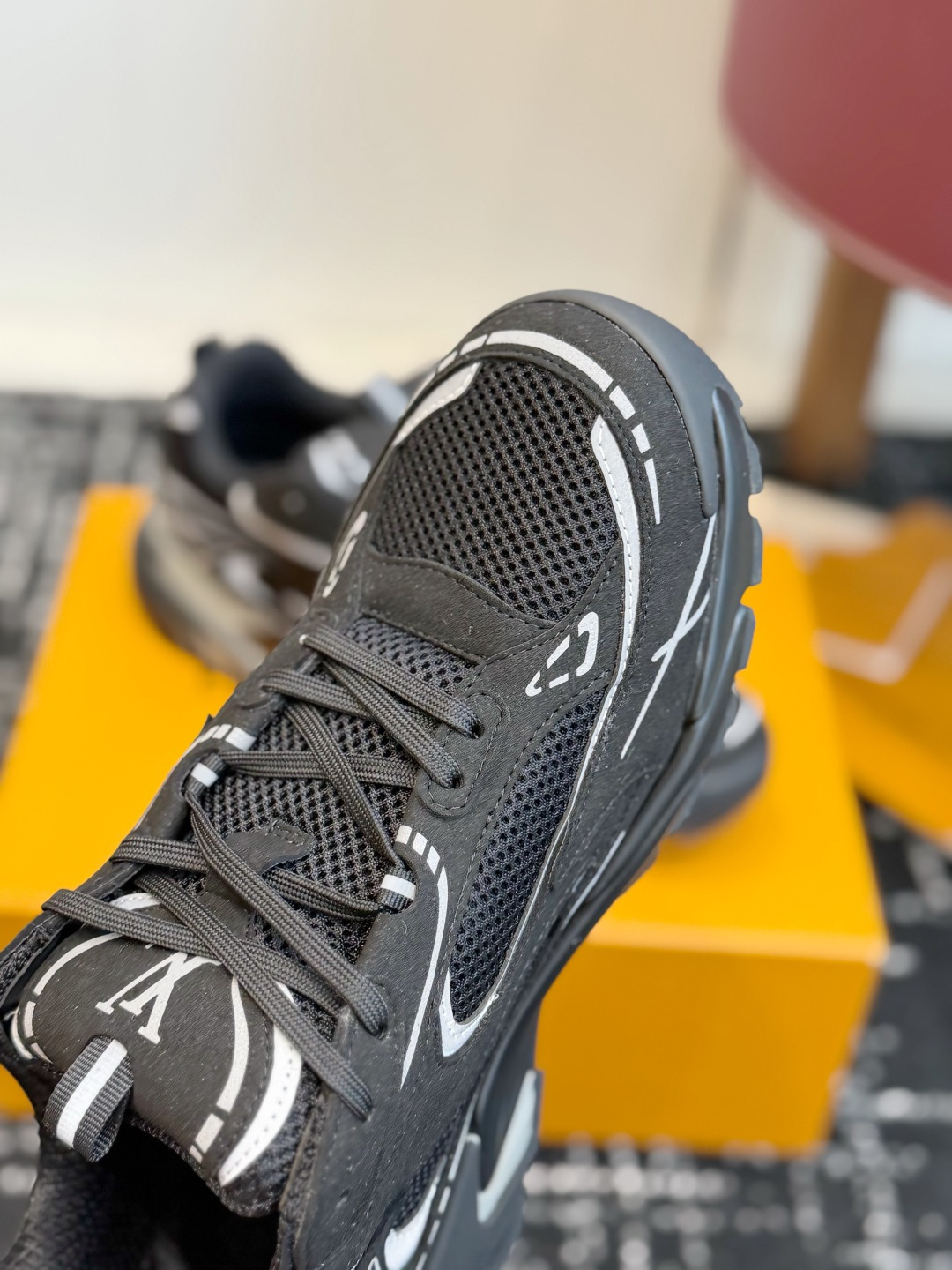 东莞代购级 Louis Vuitton路易威登 LV Tatic Runner 运动鞋 这款鞋是LV近年热门的“老爹鞋 东莞代购级 Louis Vuitton路易威登 LV Tatic Runner 运动鞋 这款鞋是LV近年热门的“老爹鞋