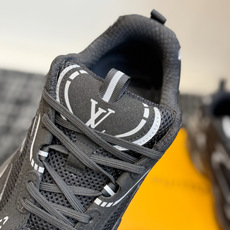 东莞代购级 Louis Vuitton路易威登 LV Tatic Runner 运动鞋 这款鞋是LV近年热门的“老爹鞋 东莞代购级 Louis Vuitton路易威登 LV Tatic Runner 运动鞋 这款鞋是LV近年热门的“老爹鞋