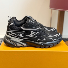东莞代购级 Louis Vuitton路易威登 LV Tatic Runner 运动鞋 这款鞋是LV近年热门的“老爹鞋 东莞代购级 Louis Vuitton路易威登 LV Tatic Runner 运动鞋 这款鞋是LV近年热门的“老爹鞋