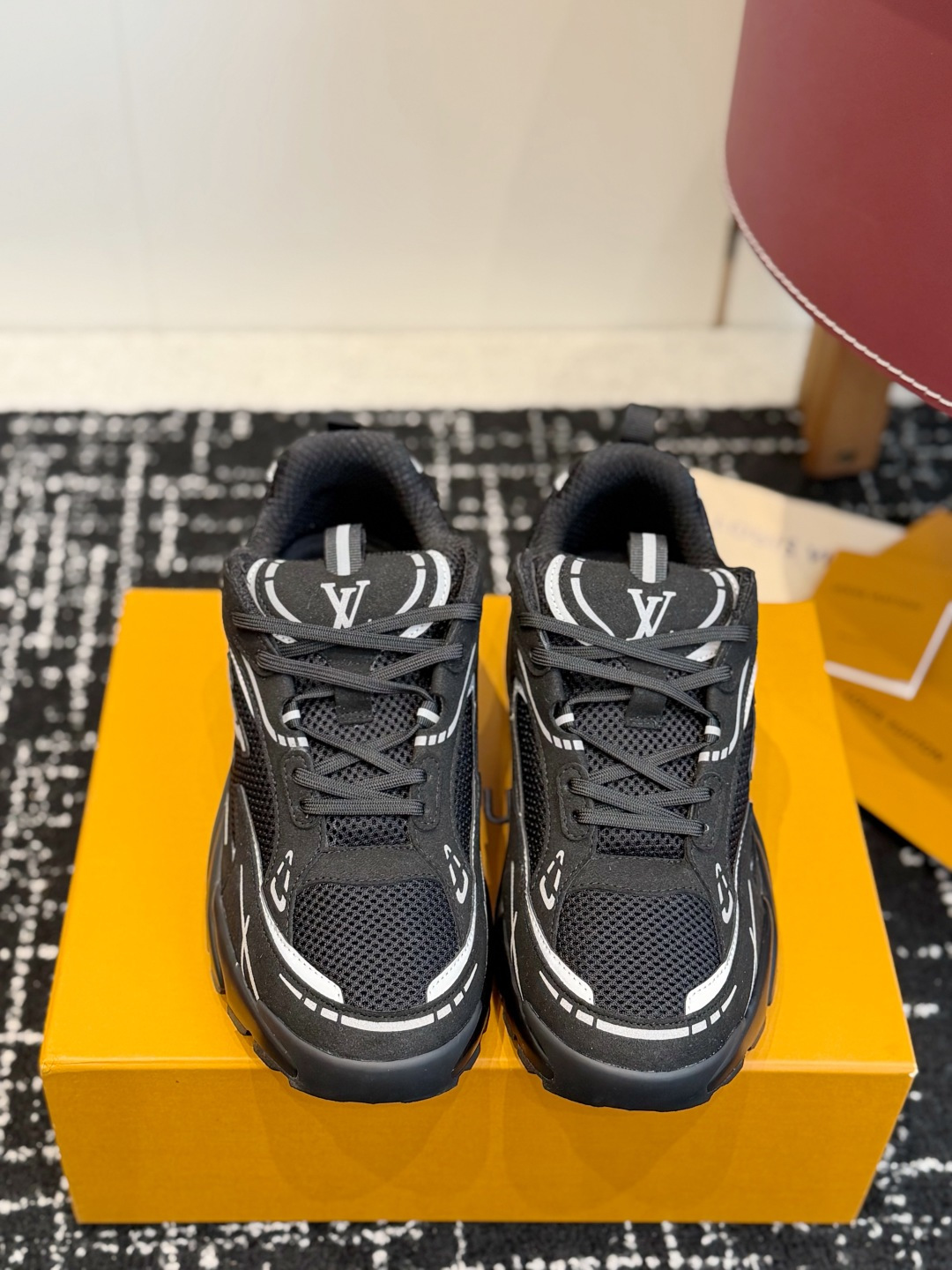 东莞代购级 Louis Vuitton路易威登 LV Tatic Runner 运动鞋 这款鞋是LV近年热门的“老爹鞋 东莞代购级 Louis Vuitton路易威登 LV Tatic Runner 运动鞋 这款鞋是LV近年热门的“老爹鞋