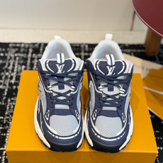 东莞代购级 Louis Vuitton路易威登 LV Tatic Runner 运动鞋 这款鞋是LV近年热门的“老爹鞋 东莞代购级 Louis Vuitton路易威登 LV Tatic Runner 运动鞋 这款鞋是LV近年热门的“老爹鞋