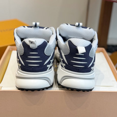 东莞代购级 Louis Vuitton路易威登 LV Tatic Runner 运动鞋 这款鞋是LV近年热门的“老爹鞋 东莞代购级 Louis Vuitton路易威登 LV Tatic Runner 运动鞋 这款鞋是LV近年热门的“老爹鞋