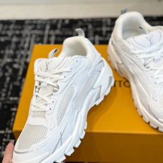 东莞代购级 Louis Vuitton路易威登 LV Tatic Runner 运动鞋 这款鞋是LV近年热门的“老爹鞋 东莞代购级 Louis Vuitton路易威登 LV Tatic Runner 运动鞋 这款鞋是LV近年热门的“老爹鞋
