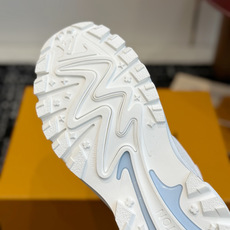 东莞代购级 Louis Vuitton路易威登 LV Tatic Runner 运动鞋 这款鞋是LV近年热门的“老爹鞋 东莞代购级 Louis Vuitton路易威登 LV Tatic Runner 运动鞋 这款鞋是LV近年热门的“老爹鞋