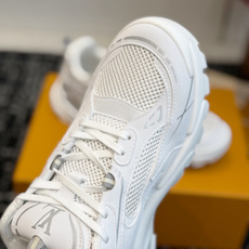 东莞代购级 Louis Vuitton路易威登 LV Tatic Runner 运动鞋 这款鞋是LV近年热门的“老爹鞋 东莞代购级 Louis Vuitton路易威登 LV Tatic Runner 运动鞋 这款鞋是LV近年热门的“老爹鞋