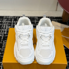 东莞代购级 Louis Vuitton路易威登 LV Tatic Runner 运动鞋 这款鞋是LV近年热门的“老爹鞋 东莞代购级 Louis Vuitton路易威登 LV Tatic Runner 运动鞋 这款鞋是LV近年热门的“老爹鞋
