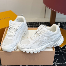 东莞代购级 Louis Vuitton路易威登 LV Tatic Runner 运动鞋 这款鞋是LV近年热门的“老爹鞋 东莞代购级 Louis Vuitton路易威登 LV Tatic Runner 运动鞋 这款鞋是LV近年热门的“老爹鞋