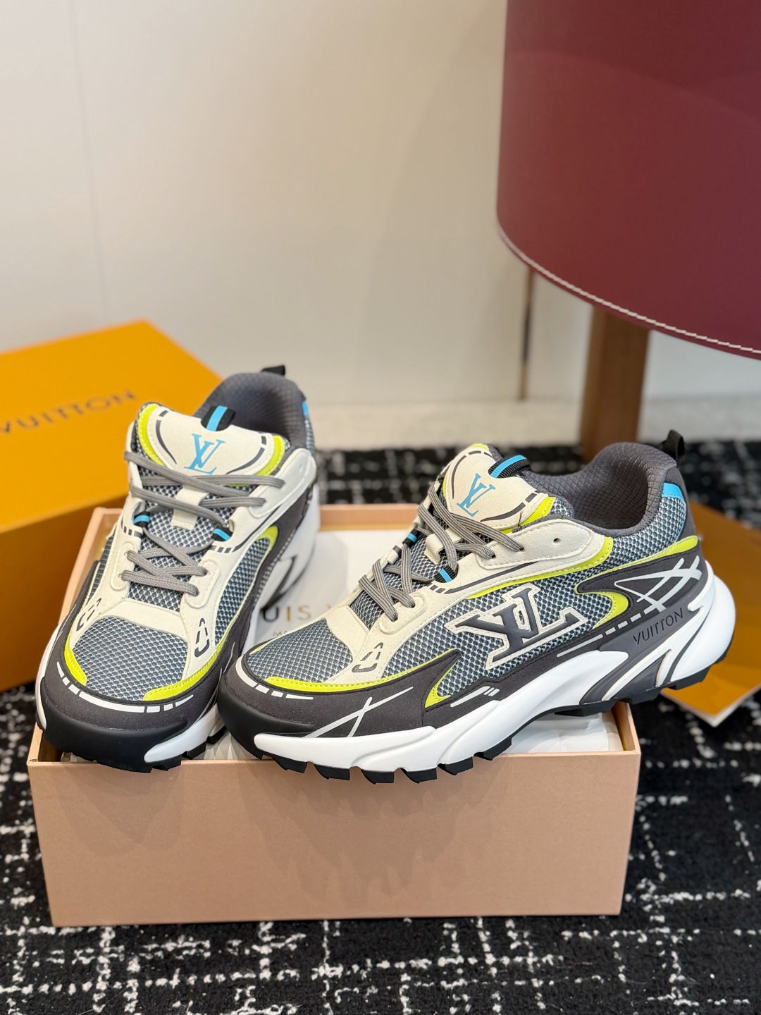 东莞代购级 Louis Vuitton路易威登 LV Tatic Runner 运动鞋 这款鞋是LV近年热门的“老爹鞋 东莞代购级 Louis Vuitton路易威登 LV Tatic Runner 运动鞋 这款鞋是LV近年热门的“老爹鞋