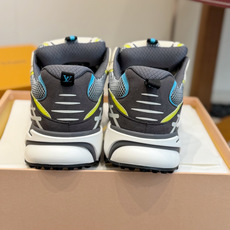 东莞代购级 Louis Vuitton路易威登 LV Tatic Runner 运动鞋 这款鞋是LV近年热门的“老爹鞋 东莞代购级 Louis Vuitton路易威登 LV Tatic Runner 运动鞋 这款鞋是LV近年热门的“老爹鞋