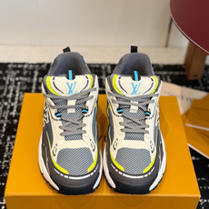 东莞代购级 Louis Vuitton路易威登 LV Tatic Runner 运动鞋 这款鞋是LV近年热门的“老爹鞋 东莞代购级 Louis Vuitton路易威登 LV Tatic Runner 运动鞋 这款鞋是LV近年热门的“老爹鞋