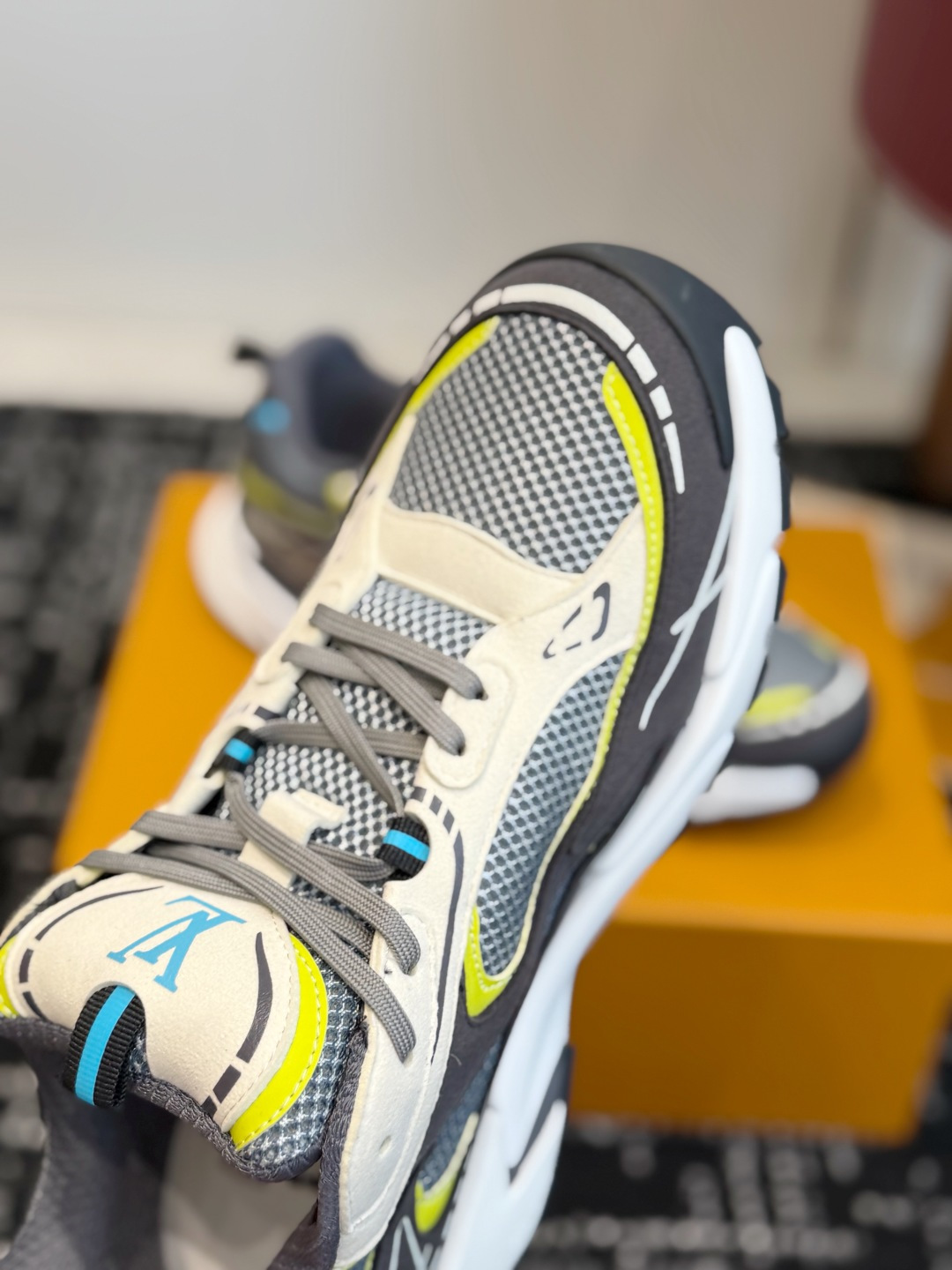 东莞代购级 Louis Vuitton路易威登 LV Tatic Runner 运动鞋 这款鞋是LV近年热门的“老爹鞋 东莞代购级 Louis Vuitton路易威登 LV Tatic Runner 运动鞋 这款鞋是LV近年热门的“老爹鞋