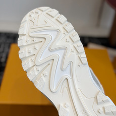 东莞代购级 Louis Vuitton路易威登 LV Tatic Runner 运动鞋 这款鞋是LV近年热门的“老爹鞋 东莞代购级 Louis Vuitton路易威登 LV Tatic Runner 运动鞋 这款鞋是LV近年热门的“老爹鞋