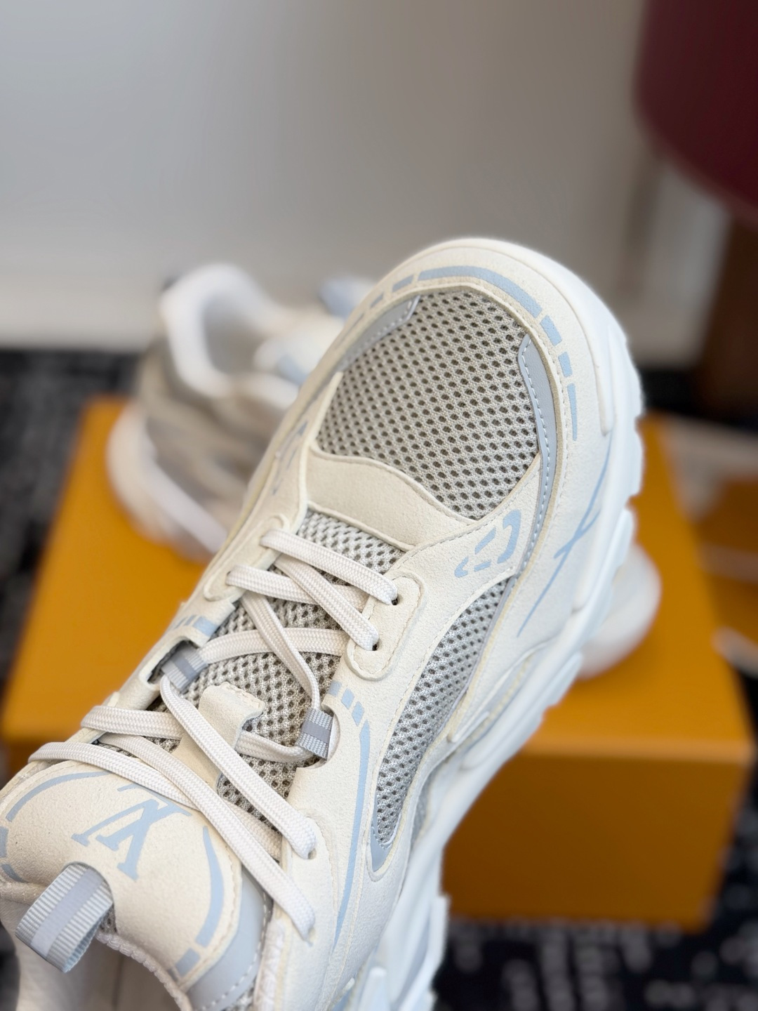东莞代购级 Louis Vuitton路易威登 LV Tatic Runner 运动鞋 这款鞋是LV近年热门的“老爹鞋 东莞代购级 Louis Vuitton路易威登 LV Tatic Runner 运动鞋 这款鞋是LV近年热门的“老爹鞋