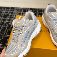 东莞代购级 Louis Vuitton路易威登 LV Tatic Runner 运动鞋 这款鞋是LV近年热门的“老爹鞋 东莞代购级 Louis Vuitton路易威登 LV Tatic Runner 运动鞋 这款鞋是LV近年热门的“老爹鞋