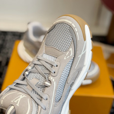 东莞代购级 Louis Vuitton路易威登 LV Tatic Runner 运动鞋 这款鞋是LV近年热门的“老爹鞋 东莞代购级 Louis Vuitton路易威登 LV Tatic Runner 运动鞋 这款鞋是LV近年热门的“老爹鞋