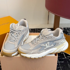 东莞代购级 Louis Vuitton路易威登 LV Tatic Runner 运动鞋 这款鞋是LV近年热门的“老爹鞋 东莞代购级 Louis Vuitton路易威登 LV Tatic Runner 运动鞋 这款鞋是LV近年热门的“老爹鞋