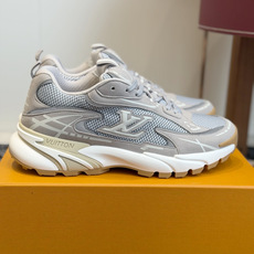 东莞代购级 Louis Vuitton路易威登 LV Tatic Runner 运动鞋 这款鞋是LV近年热门的“老爹鞋 东莞代购级 Louis Vuitton路易威登 LV Tatic Runner 运动鞋 这款鞋是LV近年热门的“老爹鞋
