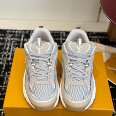 东莞代购级 Louis Vuitton路易威登 LV Tatic Runner 运动鞋 这款鞋是LV近年热门的“老爹鞋 东莞代购级 Louis Vuitton路易威登 LV Tatic Runner 运动鞋 这款鞋是LV近年热门的“老爹鞋