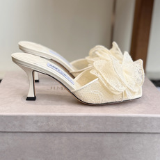 东莞代购级 Jimmy Choo jc 周仰杰 新款蕾丝高跟鞋,这对复古小蕾丝,绝对是鞋柜C位的不二之选!它不只是一 东莞代购级 Jimmy Choo jc 周仰杰 新款蕾丝高跟鞋,这对复古小蕾丝,绝对是鞋柜C位的不二之选!它不只是一