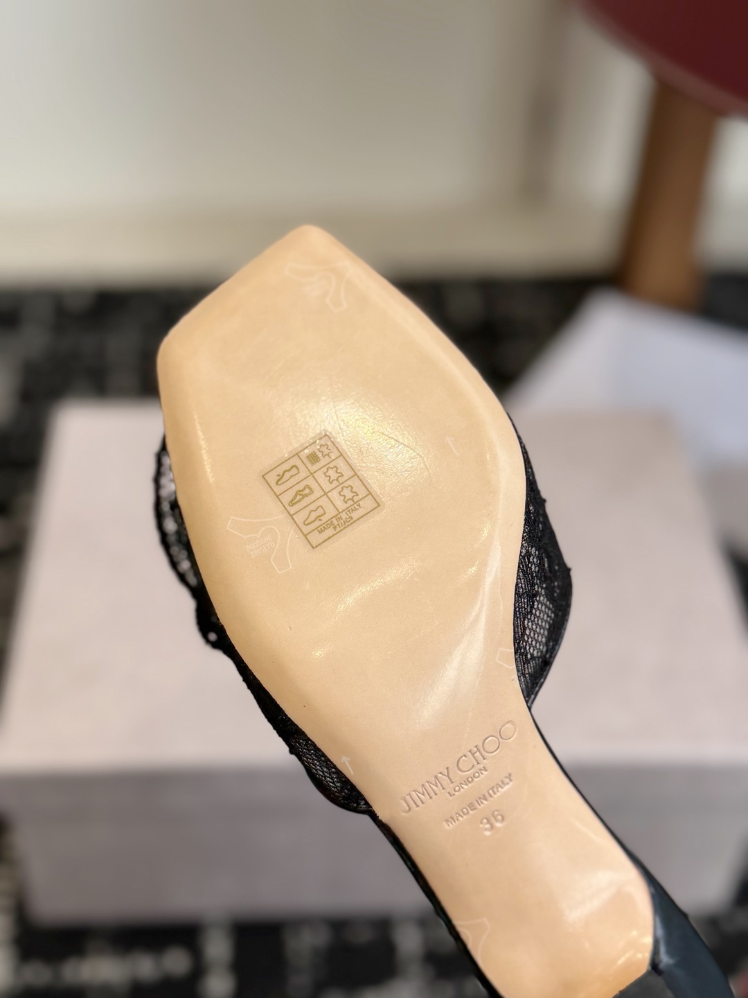 东莞代购级 Jimmy Choo jc 周仰杰 新款蕾丝高跟鞋,这对复古小蕾丝,绝对是鞋柜C位的不二之选!它不只是一 东莞代购级 Jimmy Choo jc 周仰杰 新款蕾丝高跟鞋,这对复古小蕾丝,绝对是鞋柜C位的不二之选!它不只是一