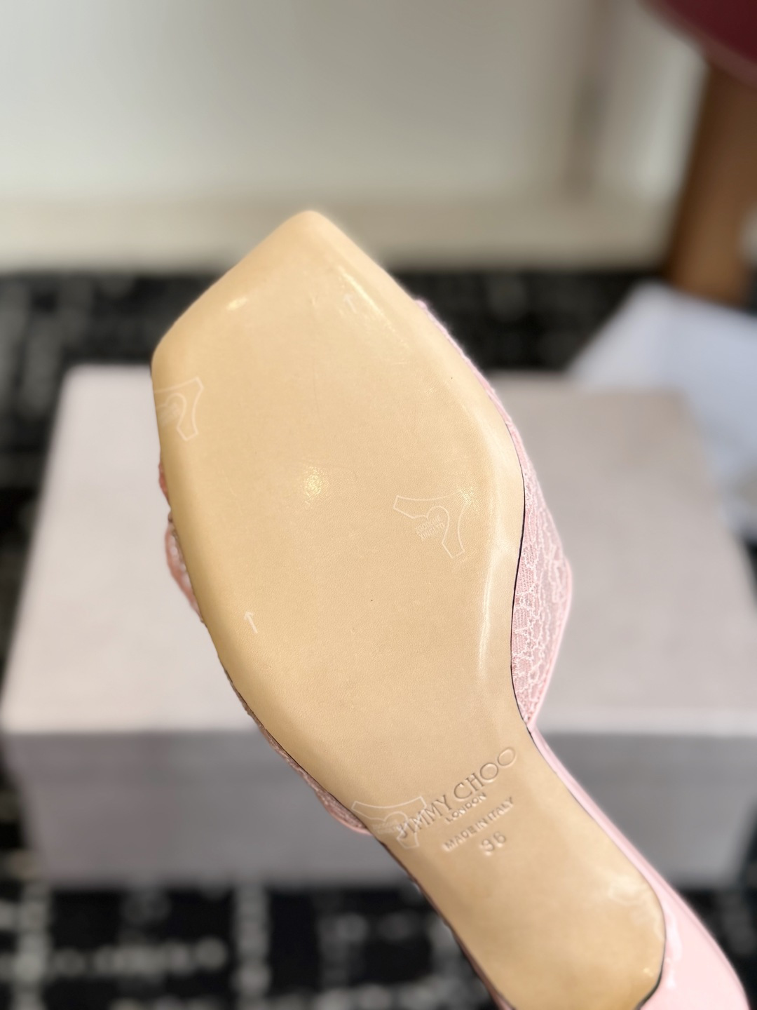 东莞代购级 Jimmy Choo jc 周仰杰 新款蕾丝高跟鞋,这对复古小蕾丝,绝对是鞋柜C位的不二之选!它不只是一 东莞代购级 Jimmy Choo jc 周仰杰 新款蕾丝高跟鞋,这对复古小蕾丝,绝对是鞋柜C位的不二之选!它不只是一