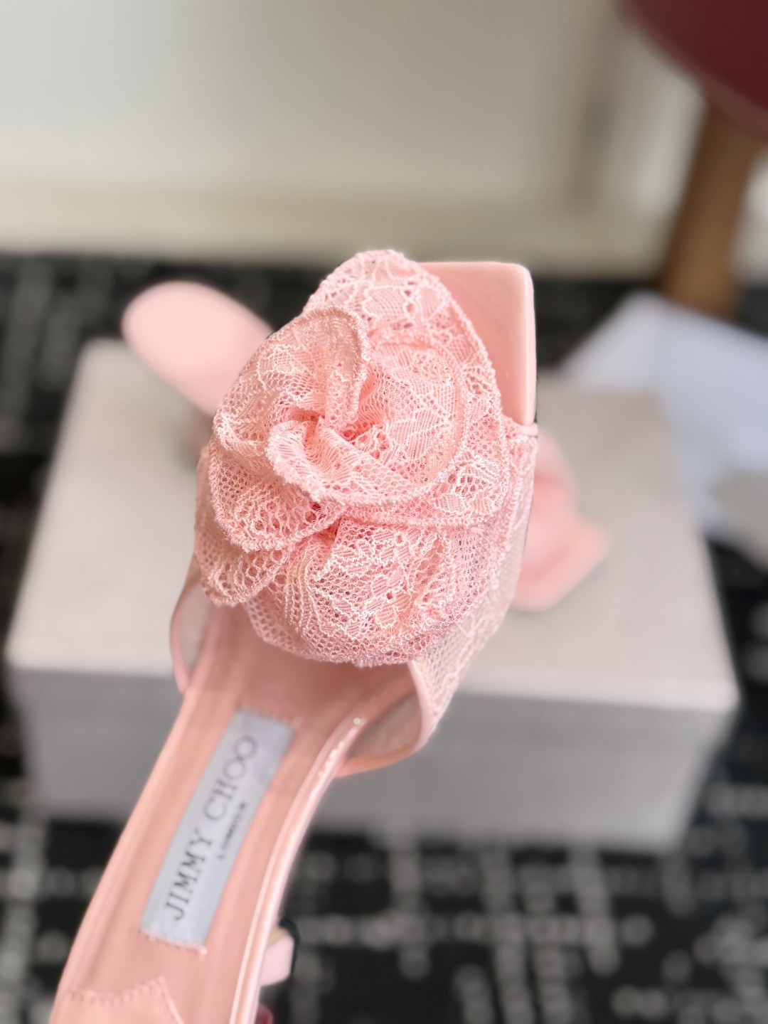 东莞代购级 Jimmy Choo jc 周仰杰 新款蕾丝高跟鞋,这对复古小蕾丝,绝对是鞋柜C位的不二之选!它不只是一 东莞代购级 Jimmy Choo jc 周仰杰 新款蕾丝高跟鞋,这对复古小蕾丝,绝对是鞋柜C位的不二之选!它不只是一