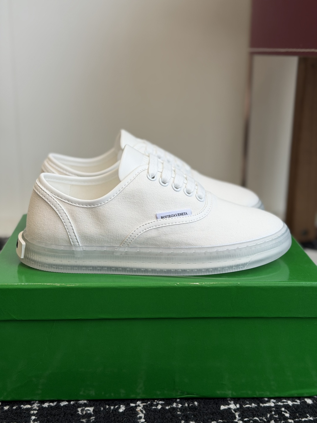 代购级 Bottega Veneta葆蝶家26ss 新款帆布休闲鞋 非常清新的颜色,让人眼前一亮,久违的小白鞋来啦~约会 代购级 Bottega Veneta葆蝶家26ss 新款帆布休闲鞋 非常清新的颜色,让人眼前一亮,久违的小白鞋来啦~约会