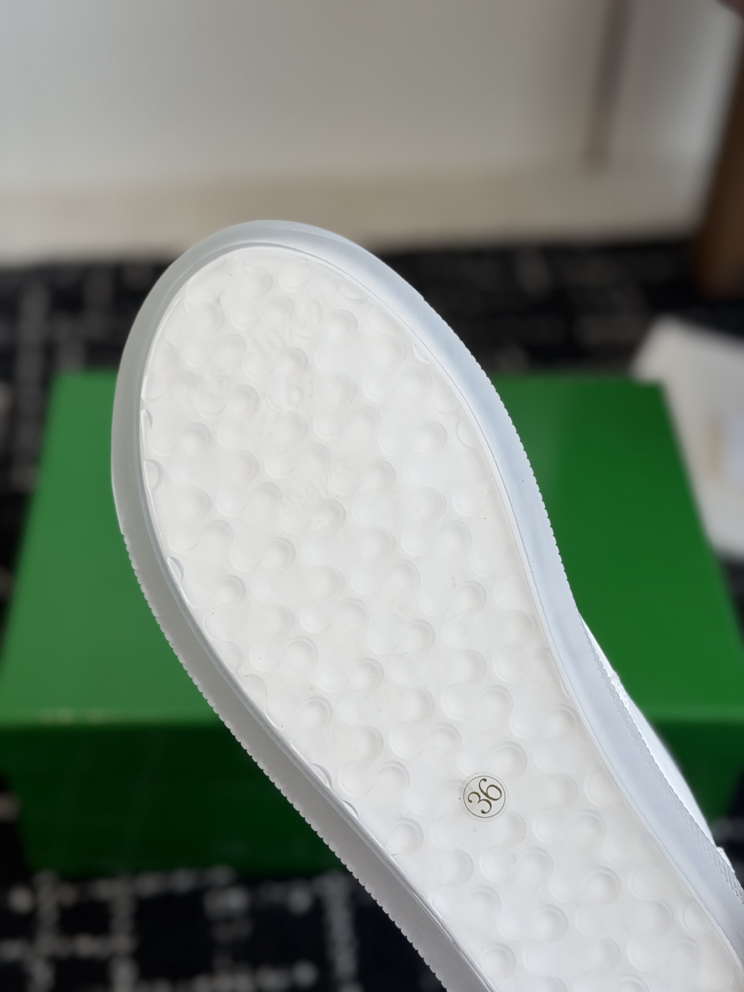 代购级 Bottega Veneta葆蝶家26ss 新款帆布休闲鞋 非常清新的颜色,让人眼前一亮,久违的小白鞋来啦~约会 代购级 Bottega Veneta葆蝶家26ss 新款帆布休闲鞋 非常清新的颜色,让人眼前一亮,久违的小白鞋来啦~约会