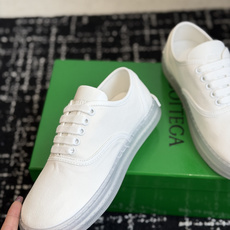 代购级 Bottega Veneta葆蝶家26ss 新款帆布休闲鞋 非常清新的颜色,让人眼前一亮,久违的小白鞋来啦~约会 代购级 Bottega Veneta葆蝶家26ss 新款帆布休闲鞋 非常清新的颜色,让人眼前一亮,久违的小白鞋来啦~约会