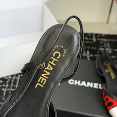 代购级 Chanel26ss夏季新款拼色尖头后空平底凉鞋 自带法式优雅的名媛气质,经典撞色鞋头设计,尖头线条柔和修长,后 代购级 Chanel26ss夏季新款拼色尖头后空平底凉鞋 自带法式优雅的名媛气质,经典撞色鞋头设计,尖头线条柔和修长,后