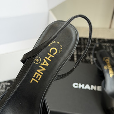 代购级 Chanel26ss夏季新款拼色尖头后空平底凉鞋 自带法式优雅的名媛气质,经典撞色鞋头设计,尖头线条柔和修长,后 代购级 Chanel26ss夏季新款拼色尖头后空平底凉鞋 自带法式优雅的名媛气质,经典撞色鞋头设计,尖头线条柔和修长,后