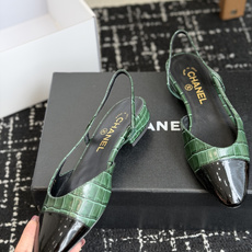 代购级 Chanel26ss夏季新款拼色尖头后空平底凉鞋 自带法式优雅的名媛气质,经典撞色鞋头设计,尖头线条柔和修长,后 代购级 Chanel26ss夏季新款拼色尖头后空平底凉鞋 自带法式优雅的名媛气质,经典撞色鞋头设计,尖头线条柔和修长,后