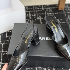 代购级 Chanel26ss夏季新款拼色尖头后空平底凉鞋 自带法式优雅的名媛气质,经典撞色鞋头设计,尖头线条柔和修长,后 代购级 Chanel26ss夏季新款拼色尖头后空平底凉鞋 自带法式优雅的名媛气质,经典撞色鞋头设计,尖头线条柔和修长,后