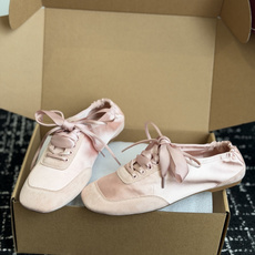代购级 小众品牌VIVAIA26ss休闲鞋 这双缎面系带芭蕾鞋直接戳中少女心,丝滑缎面丝带可系蝴蝶结,酒红、裸粉、米白5 代购级 小众品牌VIVAIA26ss休闲鞋 这双缎面系带芭蕾鞋直接戳中少女心,丝滑缎面丝带可系蝴蝶结,酒红、裸粉、米白5