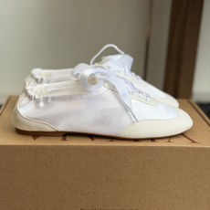 代购级 小众品牌VIVAIA26ss休闲鞋 这双缎面系带芭蕾鞋直接戳中少女心,丝滑缎面丝带可系蝴蝶结,酒红、裸粉、米白5 代购级 小众品牌VIVAIA26ss休闲鞋 这双缎面系带芭蕾鞋直接戳中少女心,丝滑缎面丝带可系蝴蝶结,酒红、裸粉、米白5