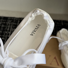 代购级 小众品牌VIVAIA26ss休闲鞋 这双缎面系带芭蕾鞋直接戳中少女心,丝滑缎面丝带可系蝴蝶结,酒红、裸粉、米白5 代购级 小众品牌VIVAIA26ss休闲鞋 这双缎面系带芭蕾鞋直接戳中少女心,丝滑缎面丝带可系蝴蝶结,酒红、裸粉、米白5