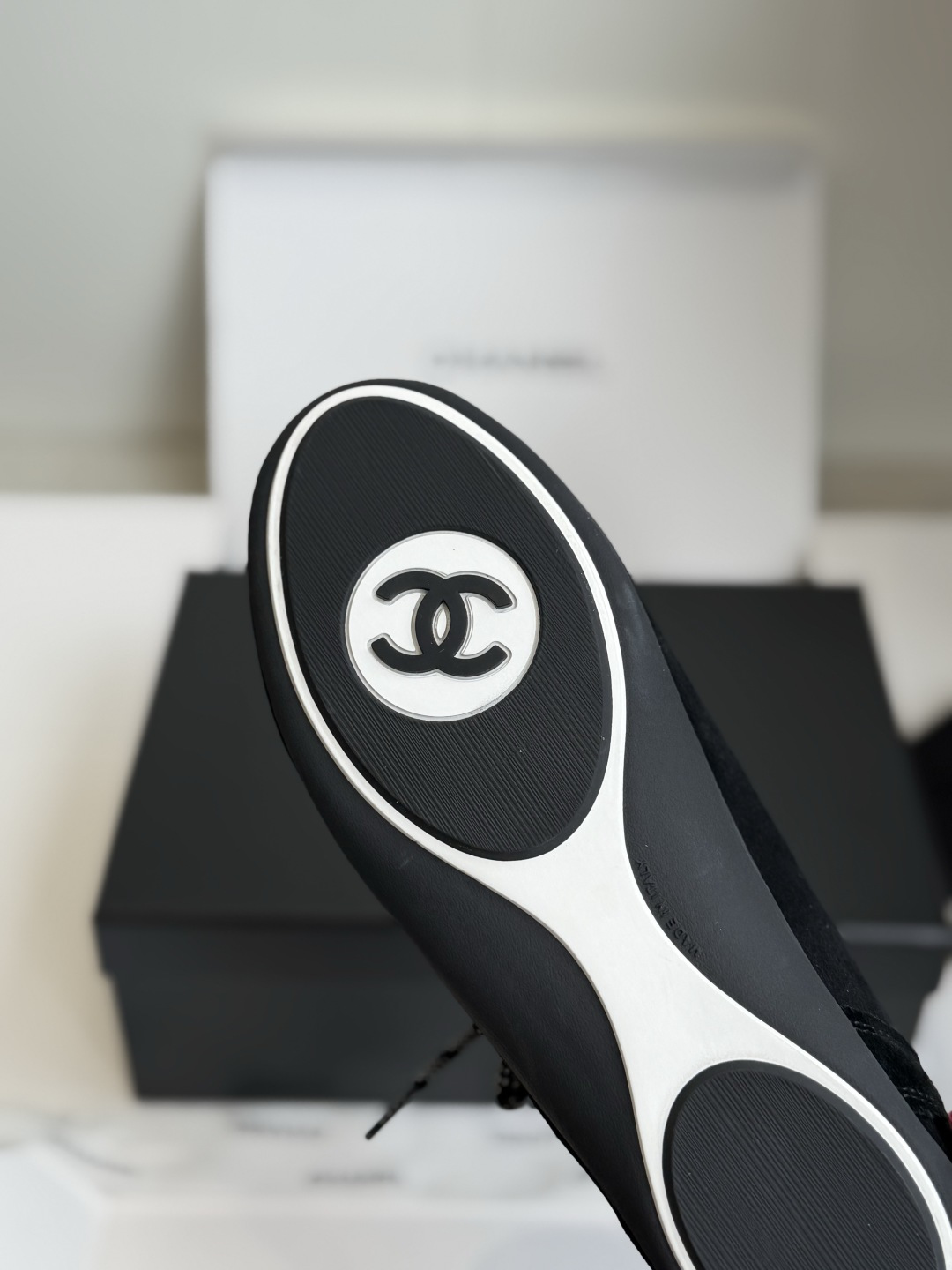 东莞代购级 Chanel26ss夏季新款复古休闲运动鞋 自带慵懒贵气氛围感的双C运动鞋系列，利落的低帮鞋型搭配经典品牌标