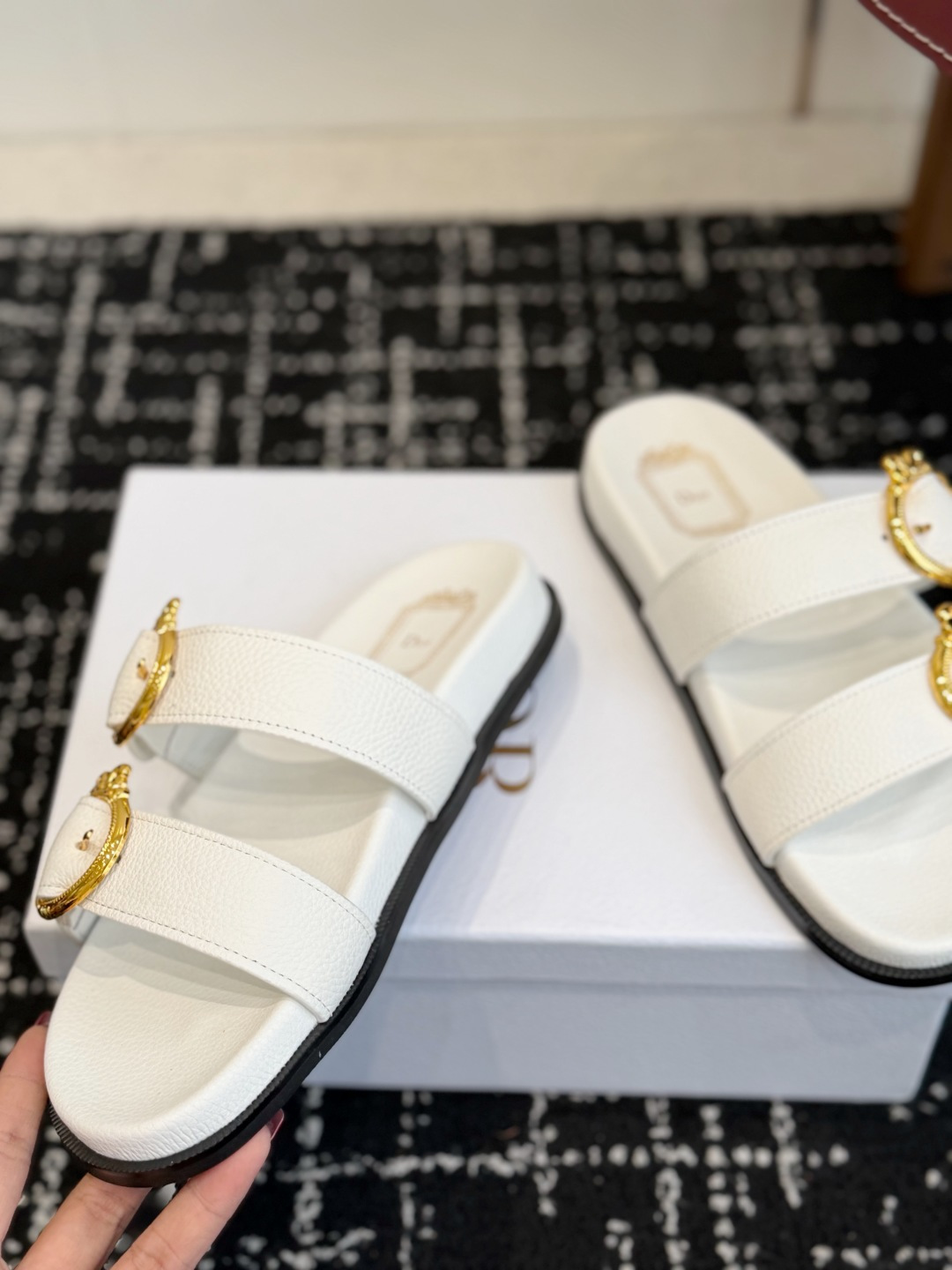 代购级 Dior 26ss 春夏最新款 超轻凉拖 夏威夷沙滩运动拖鞋 官顶级品质 抢先登陆 多色开售 码数吻合 配 代购级 Dior 26ss 春夏最新款 超轻凉拖 夏威夷沙滩运动拖鞋 官顶级品质 抢先登陆 多色开售 码数吻合 配
