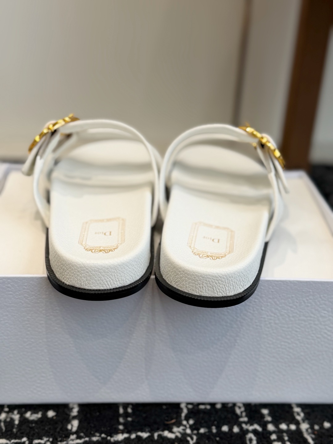 代购级 Dior 26ss 春夏最新款 超轻凉拖 夏威夷沙滩运动拖鞋 官顶级品质 抢先登陆 多色开售 码数吻合 配 代购级 Dior 26ss 春夏最新款 超轻凉拖 夏威夷沙滩运动拖鞋 官顶级品质 抢先登陆 多色开售 码数吻合 配