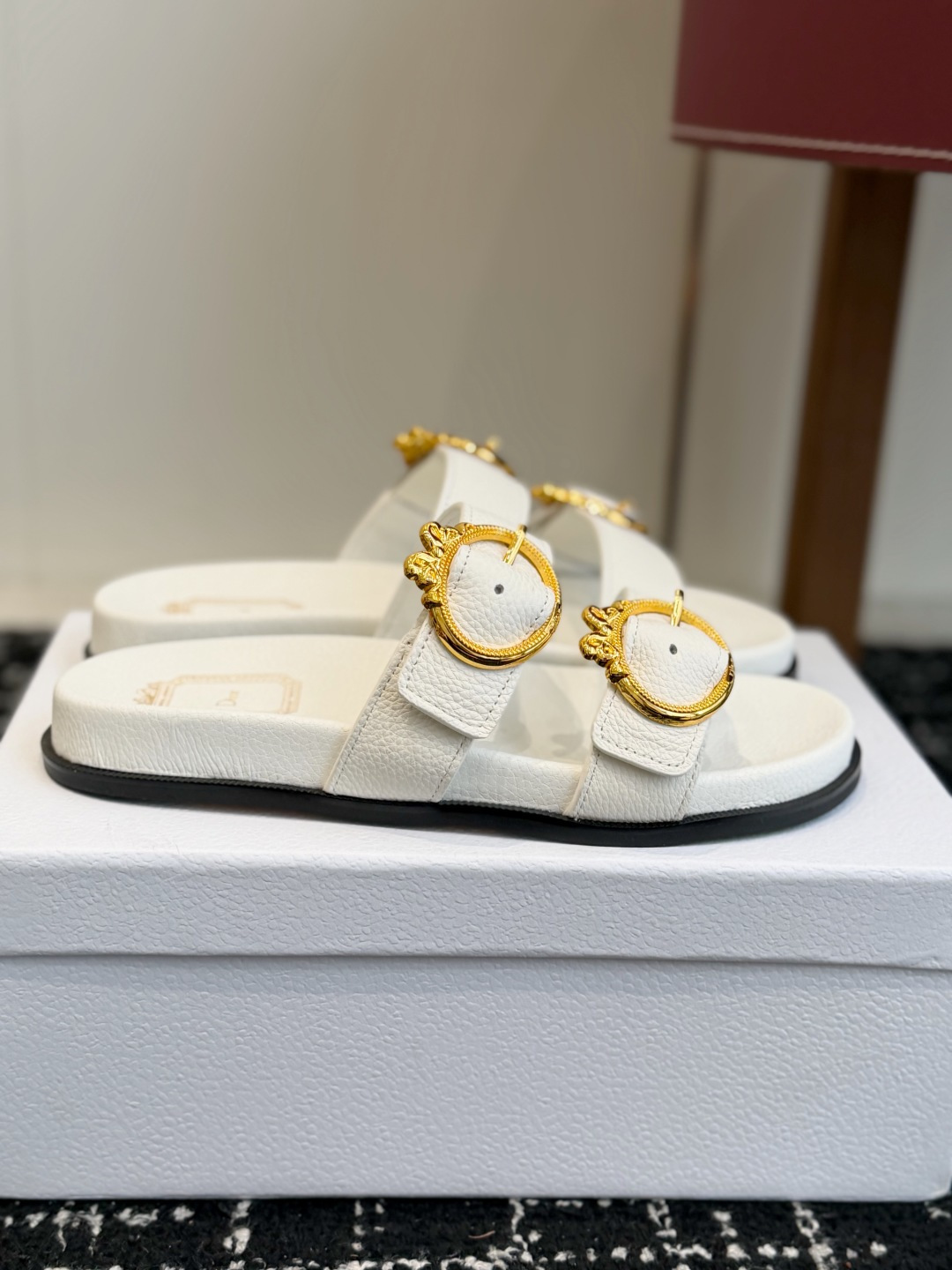 代购级 Dior 26ss 春夏最新款 超轻凉拖 夏威夷沙滩运动拖鞋 官顶级品质 抢先登陆 多色开售 码数吻合 配 代购级 Dior 26ss 春夏最新款 超轻凉拖 夏威夷沙滩运动拖鞋 官顶级品质 抢先登陆 多色开售 码数吻合 配