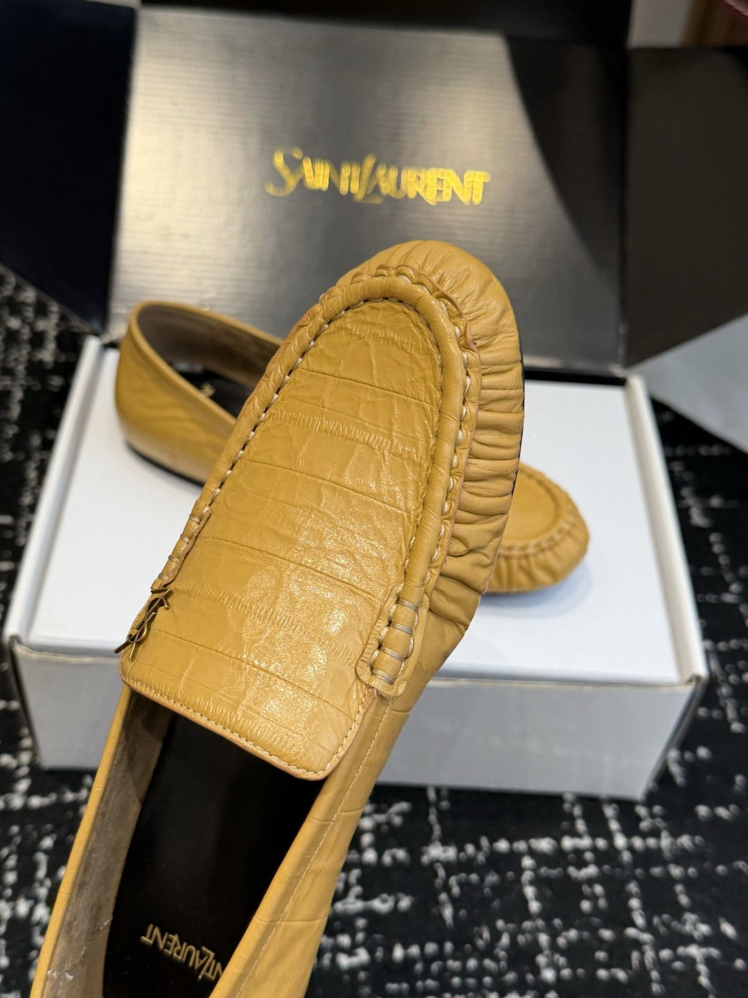 代购级(⚠️官网同步✈️盒包装) YSL Yves Saint Laurent (杨树林)大爆款情侣 樂福鞋小牛皮制造 代购级(⚠️官网同步✈️盒包装) YSL Yves Saint Laurent (杨树林)大爆款情侣 樂福鞋小牛皮制造