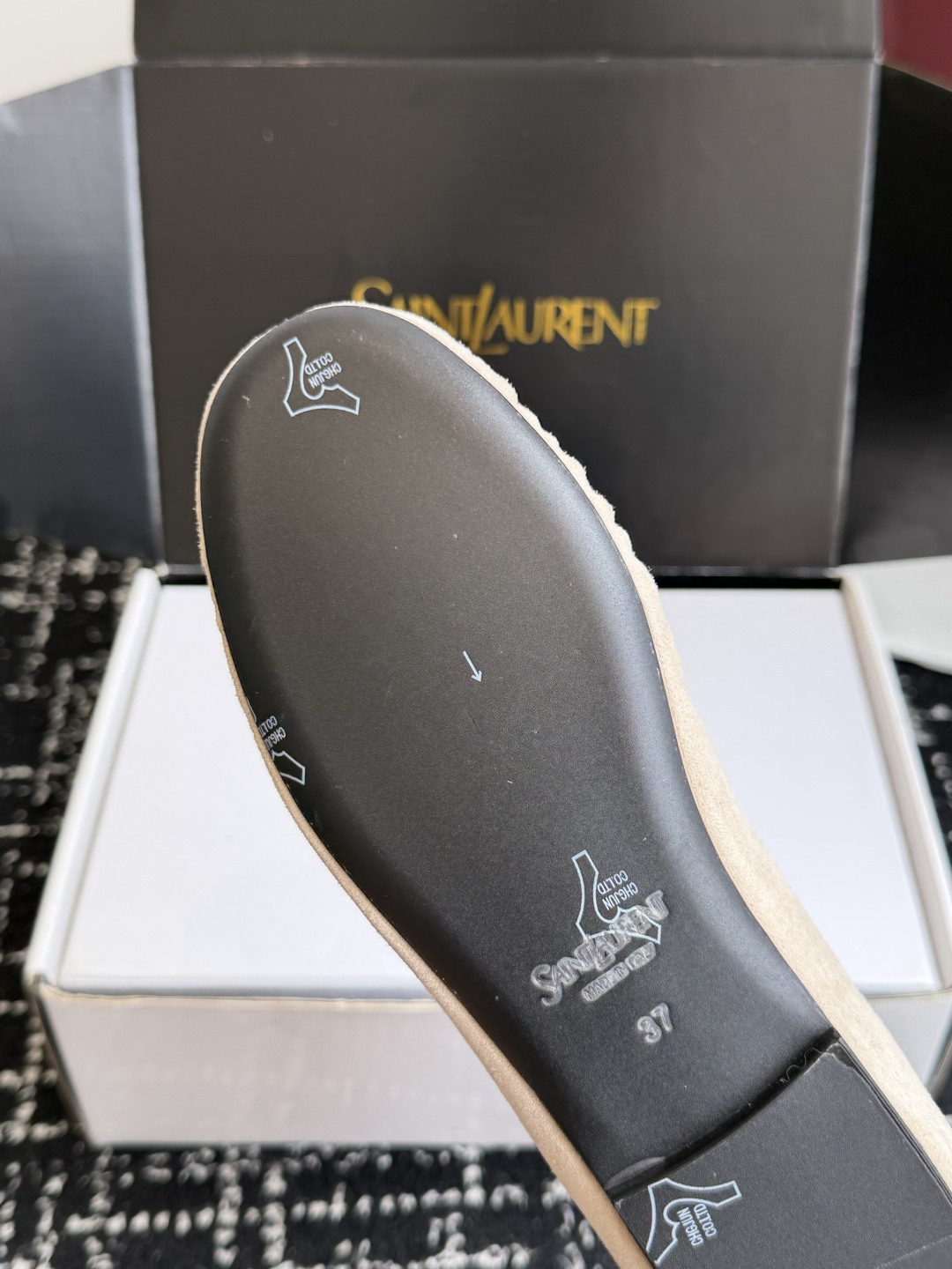 代购级(⚠️官网同步✈️盒包装) YSL Yves Saint Laurent (杨树林)大爆款情侣 樂福鞋小牛皮制造 代购级(⚠️官网同步✈️盒包装) YSL Yves Saint Laurent (杨树林)大爆款情侣 樂福鞋小牛皮制造
