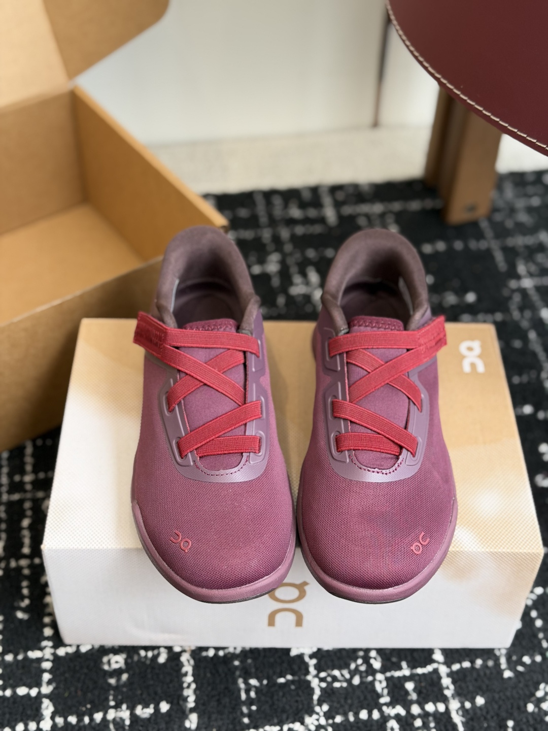 NO:921790,Dongguan purchasing agent On CLOUDNOVA On CLOUDNOVA X Zendaya joint model Moon Velcro casual shoes 26ss Very comfortable casual shoes!  Simple and elegant, versatile, and the colors are very high-end!  !  size36 36.5 37 38 38.5 39 40 40.5 41 42 42.5 43 44 44.5 45 46, casual shoes/sports shoes, sneakers19860909东莞代购级 On昂跑 纯原纯原纯原 On CLOUDNOVA On昂跑 X Zendaya赞达亚 联名款 Moon 粘扣 休闲鞋 26ss 非常舒适的休闲鞋哦！简约大气,百搭,颜色非常的高级！！ size36 36.5 37 38 38.5 39 40 40.5 41 42 42.5 43 44 44.5 45 46,休闲鞋/运动鞋,sneakers,Women's Shoes