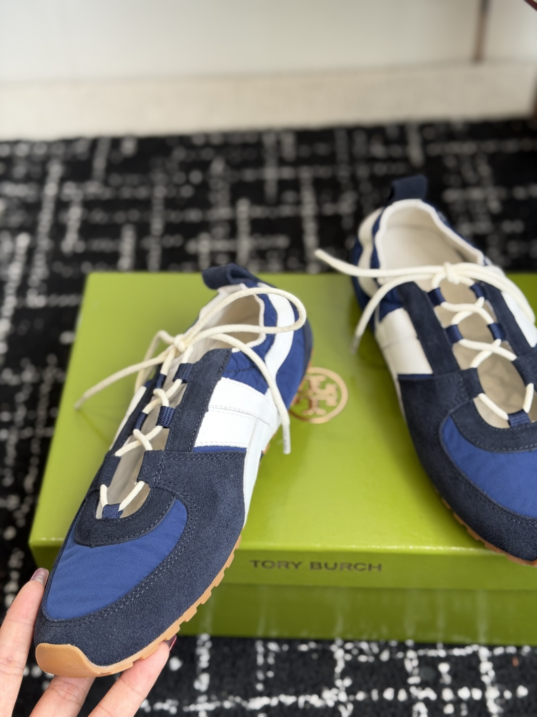 东莞代购级 Tory Burch Hank 芭蕾德训这双Hank芭蕾德训鞋真的是懒人天菜!反绒拼透气尼龙,软底轻到像没穿 东莞代购级 Tory Burch Hank 芭蕾德训这双Hank芭蕾德训鞋真的是懒人天菜!反绒拼透气尼龙,软底轻到像没穿