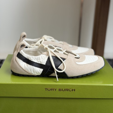 东莞代购级 Tory Burch Hank 芭蕾德训这双Hank芭蕾德训鞋真的是懒人天菜!反绒拼透气尼龙,软底轻到像没穿 东莞代购级 Tory Burch Hank 芭蕾德训这双Hank芭蕾德训鞋真的是懒人天菜!反绒拼透气尼龙,软底轻到像没穿