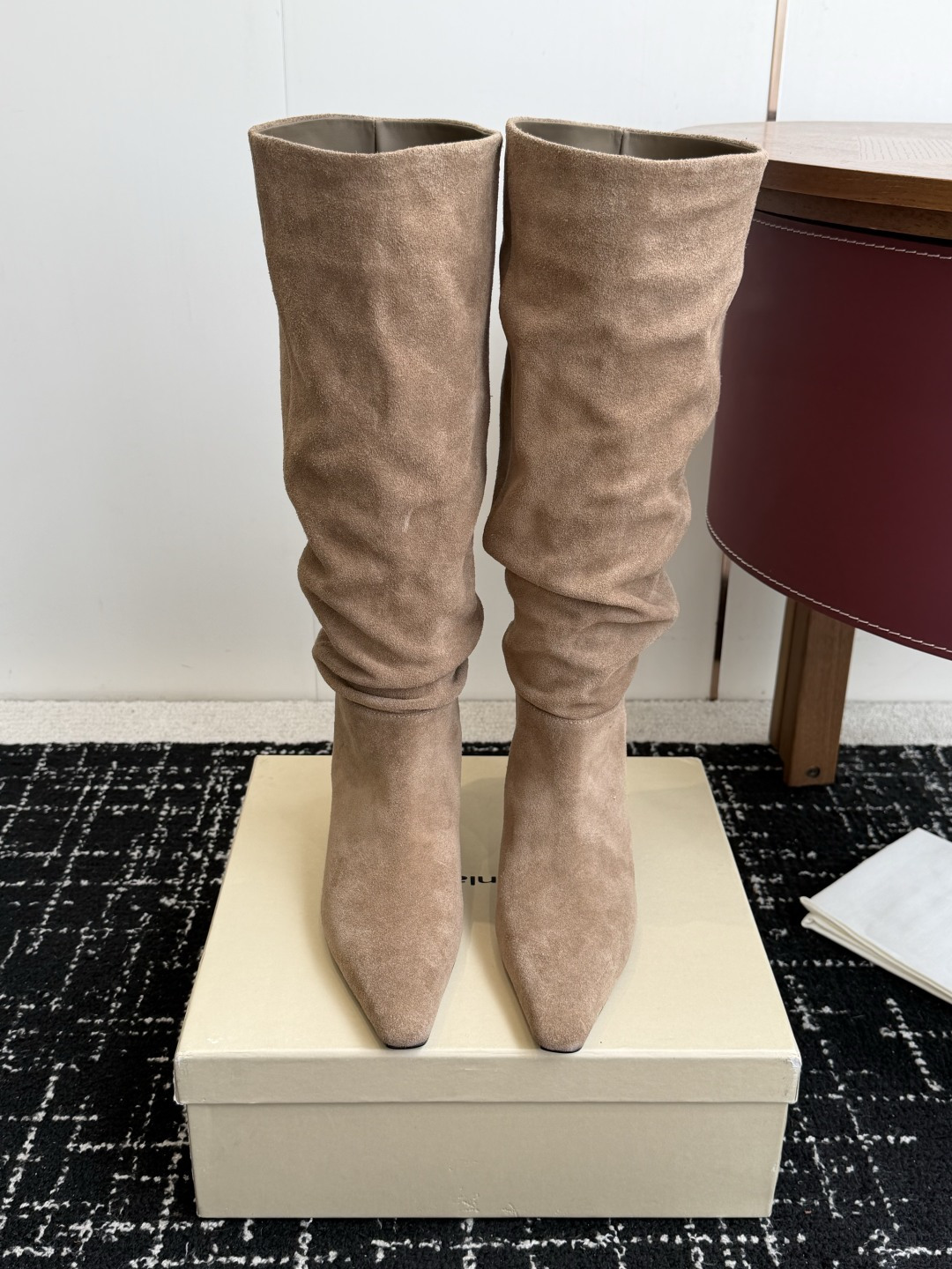 NO:921783,Purchasing-grade dymonlatry ultra-slim boots, upper; high mercerized cow suede & calfskin, sheepskin lining, imported Lycra, original high-gloss molded outsole with electroplated gold, thick heel, super stable for walking, heel height 5.5cm, size 35-40 (40 non-refundable), boots, boots, cowhide, sheepskin, gold plating19860909代购级 dymonlatry超显瘦堆堆长靴 鞋面；高丝光牛反绒&小牛皮 内里羊皮进口莱卡 大底原版高光开模大底搭配电镀金色 粗跟走路超级稳 跟高5.5cm 尺码35-40（40不退换）,靴子,boots,cowhide,sheepskin,gold plating,Women's Shoes