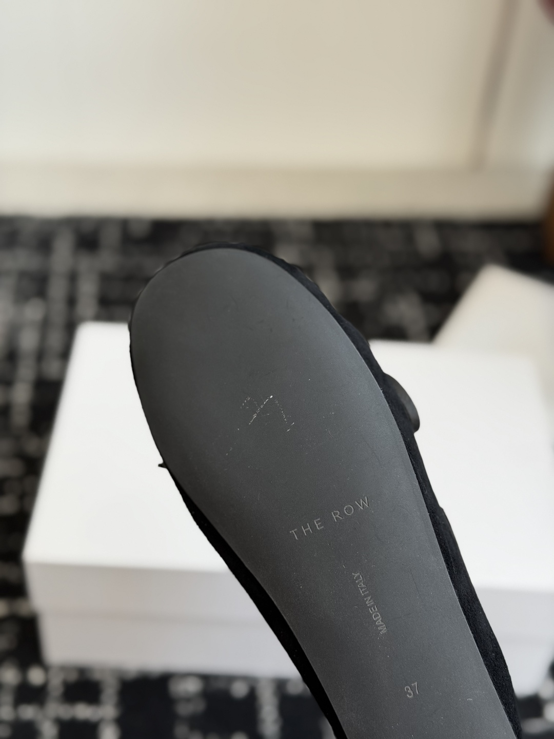 代购级 THE ROW 26初秋新品蝴蝶结乐福单鞋 TR一个主打极简主义和高级质感的小众设计师品牌，这双鞋正是其经典款，