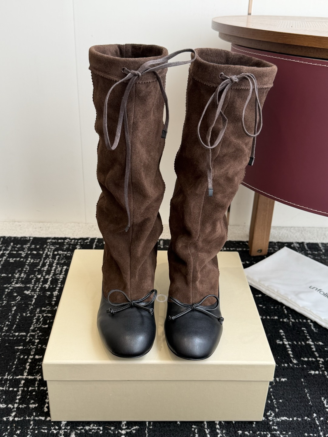 NO:921773,Purchasing agent unfolio26 autumn all-match pile boots. Fabric: high mercerized cow suede, imported sheepskin, lining: stretch Lycra. Heel height increased by 3cm. Outsole original molded rubber sole. Size 35-40 (40 customized), boots, boots, sheepskin, chamois leather19860909代购级 unfolio26秋百搭堆堆长靴 面料高丝光牛麂皮进口羊皮 内里弹力莱卡 跟高内增高3cm 大底原版一致开模橡胶底 尺码35-40（40定制）,靴子,boots,sheepskin,chamois leather,Women's Shoes