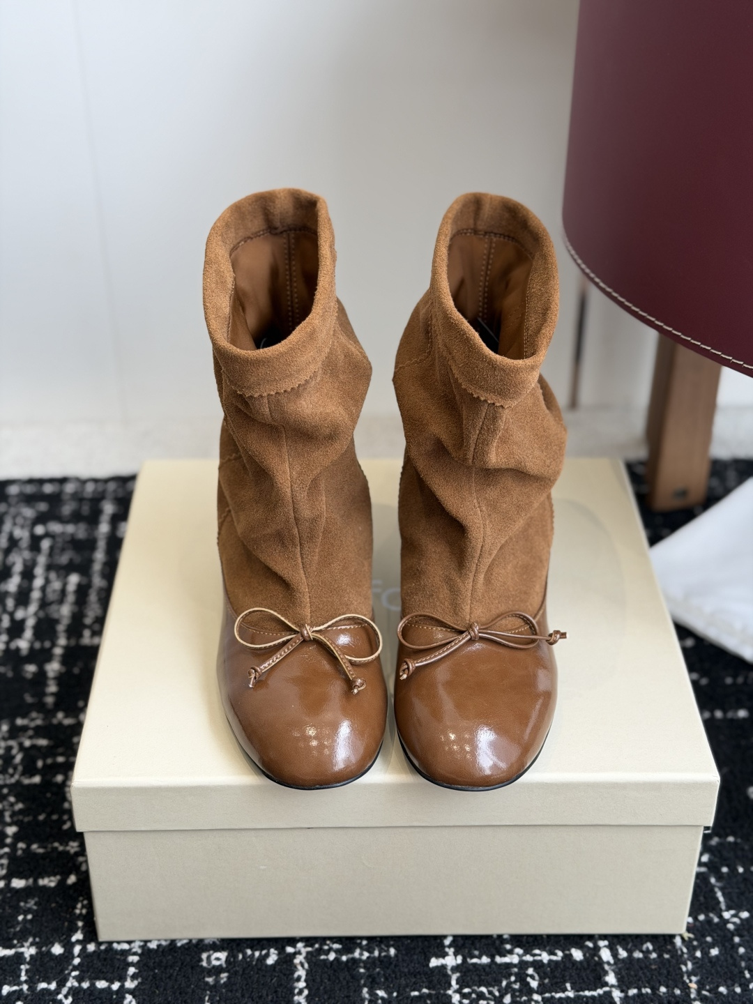 NO:921775,Purchasing agent unfolio26 autumn all-match pile of short boots. Material: high mercerized cow suede, imported sheepskin. Lining: stretch Lycra. Heel height increased by 3cm. Outsole original molded rubber sole. Size 35-40 (40 customized), boots, boots, sheepskin, chamois leather19860909代购级 unfolio26秋百搭堆堆短靴 面料高丝光牛麂皮进口羊皮 内里弹力莱卡 跟高内增高3cm 大底原版一致开模橡胶底 尺码35-40（40定制）,靴子,boots,sheepskin,chamois leather,Women's Shoes
