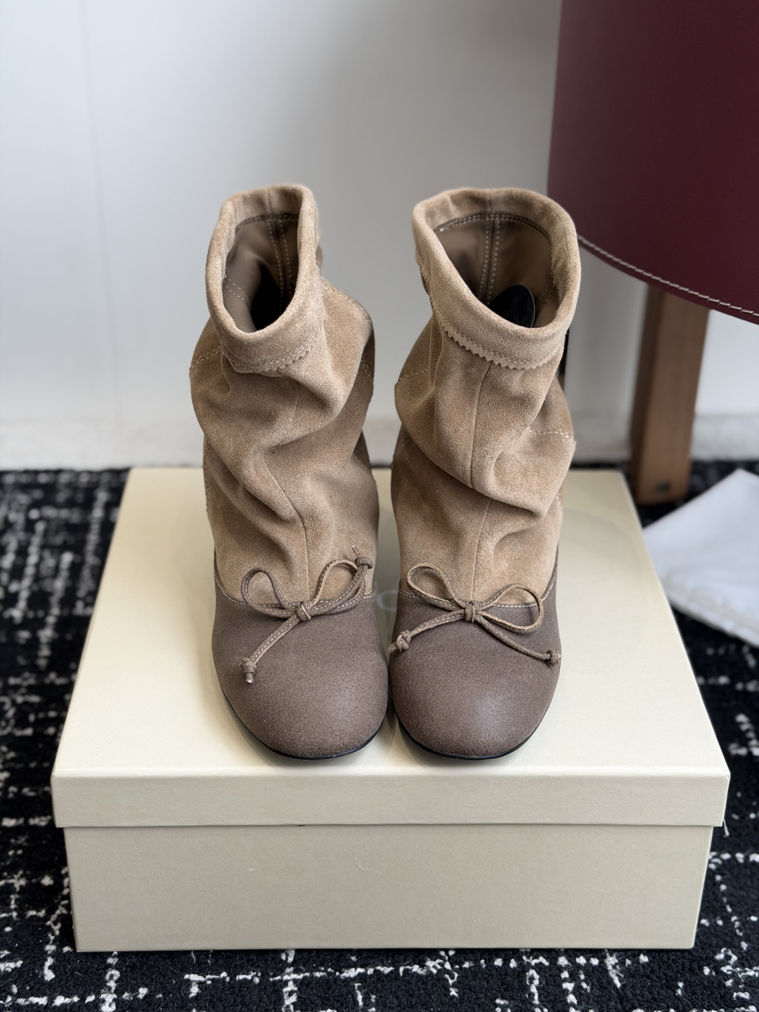 NO:921777,Purchasing agent unfolio26 autumn all-match pile boots. Fabric: high mercerized cow suede, imported sheepskin, lining: stretch Lycra. Heel height increased by 3cm. Outsole original molded rubber sole. Size 35-40 (40 customized), boots, boots, sheepskin, chamois leather19860909代购级 unfolio26秋百搭堆堆长靴 面料高丝光牛麂皮进口羊皮 内里弹力莱卡 跟高内增高3cm 大底原版一致开模橡胶底 尺码35-40（40定制）,靴子,boots,sheepskin,chamois leather,Women's Shoes